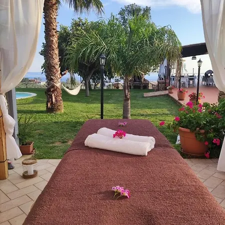 Casale Calabria 4* ジッツェリーア