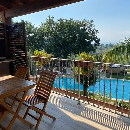 לינה וארוחת בוקר Casale Calabria 4*