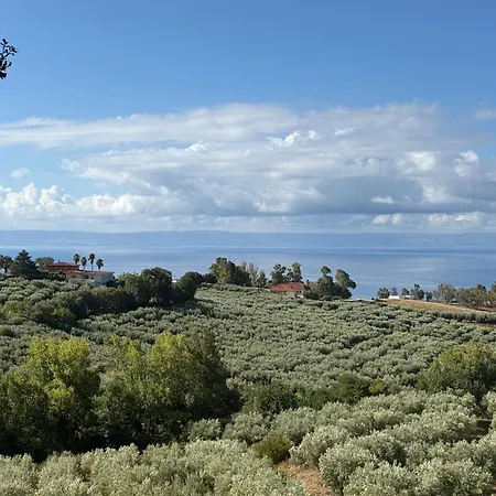 Casale Calabria לינה וארוחת בוקר 4*